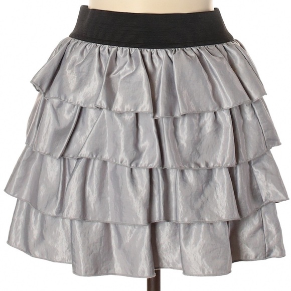 Material Girl Silver Metallic Ruffled Mini Skirt - Picture 4 of 12